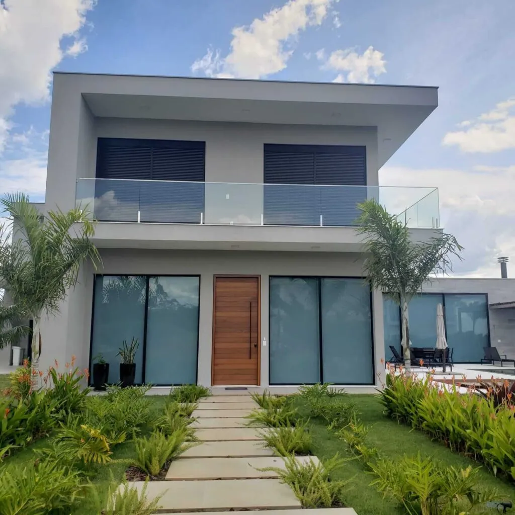 Acessórios para vidro em inox 316 são os mais indicados para regiões litorâneas.