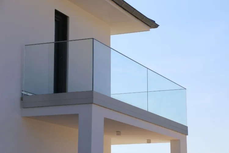 Guarda-corpo com perfil U.